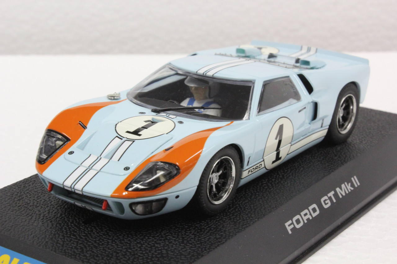 C2464 Scalextric Ford GT MKII Le Mans 1966 Gulf, #1 1:32 Slot Car