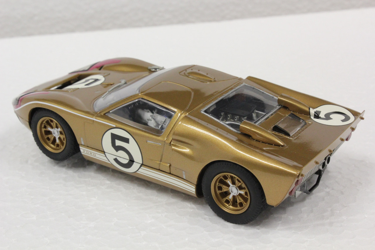 C2465 Scalextric Ford GT MKII Le Mans 1966 Gold, #5 1:32 Slot Car