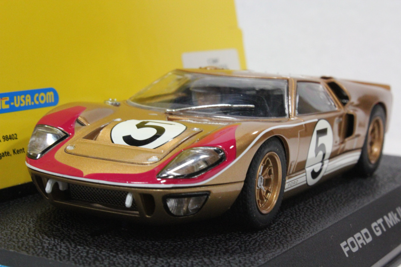 C2465 Scalextric Ford GT MKII Le Mans 1966 Gold, #5 1:32 Slot Car