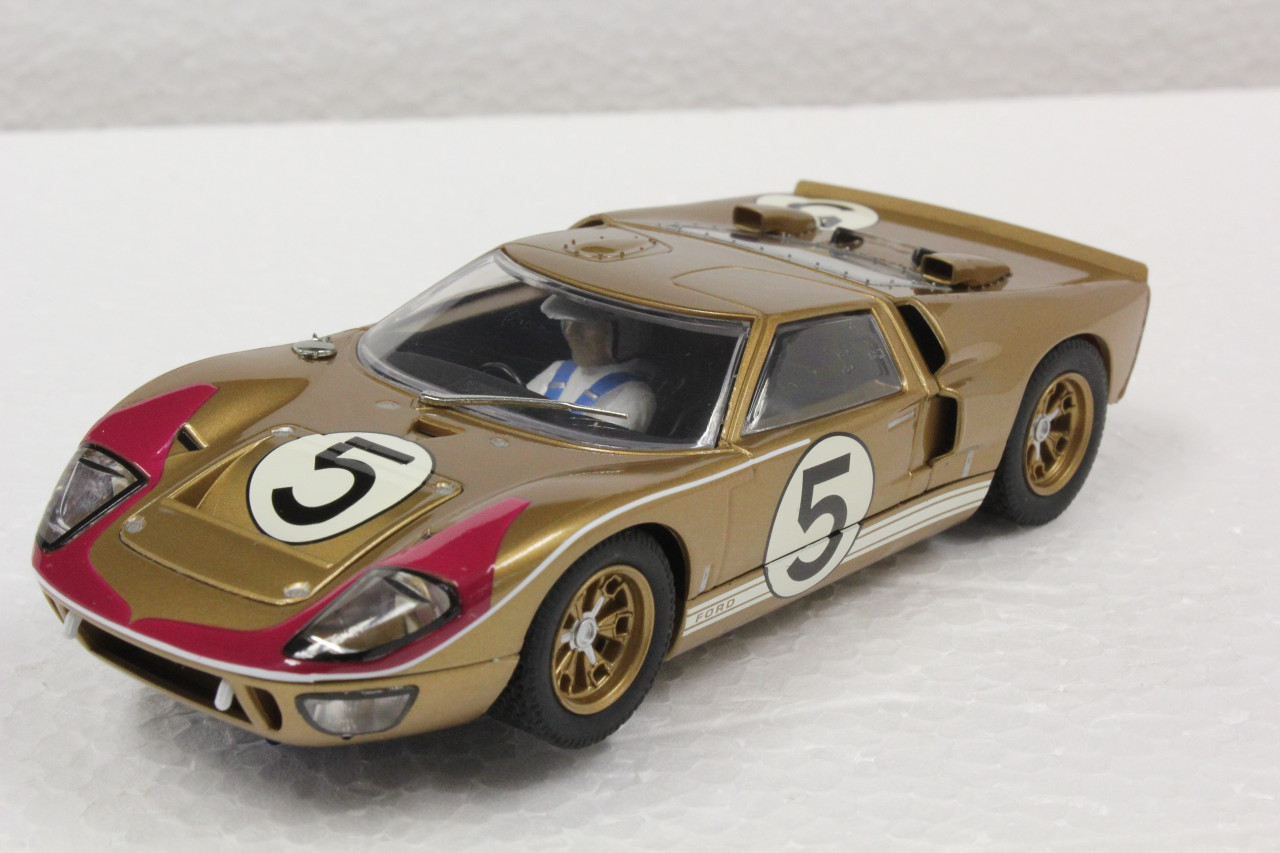 C2465 Scalextric Ford GT MKII Le Mans 1966 Gold, #5 1:32 Slot Car