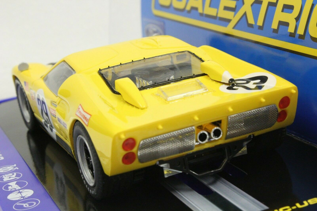 C3211 Scalextric Ford GT40 MKII Sebring 1970, #29 1:32 Slot Car