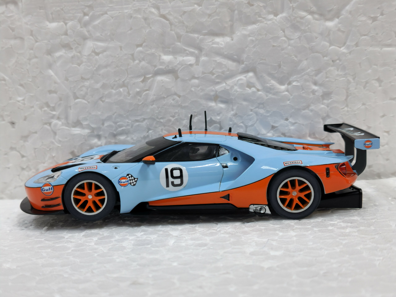 SEC4034 Carrera Digital 132/Scalextric Ford GT GTE Gulf Edition