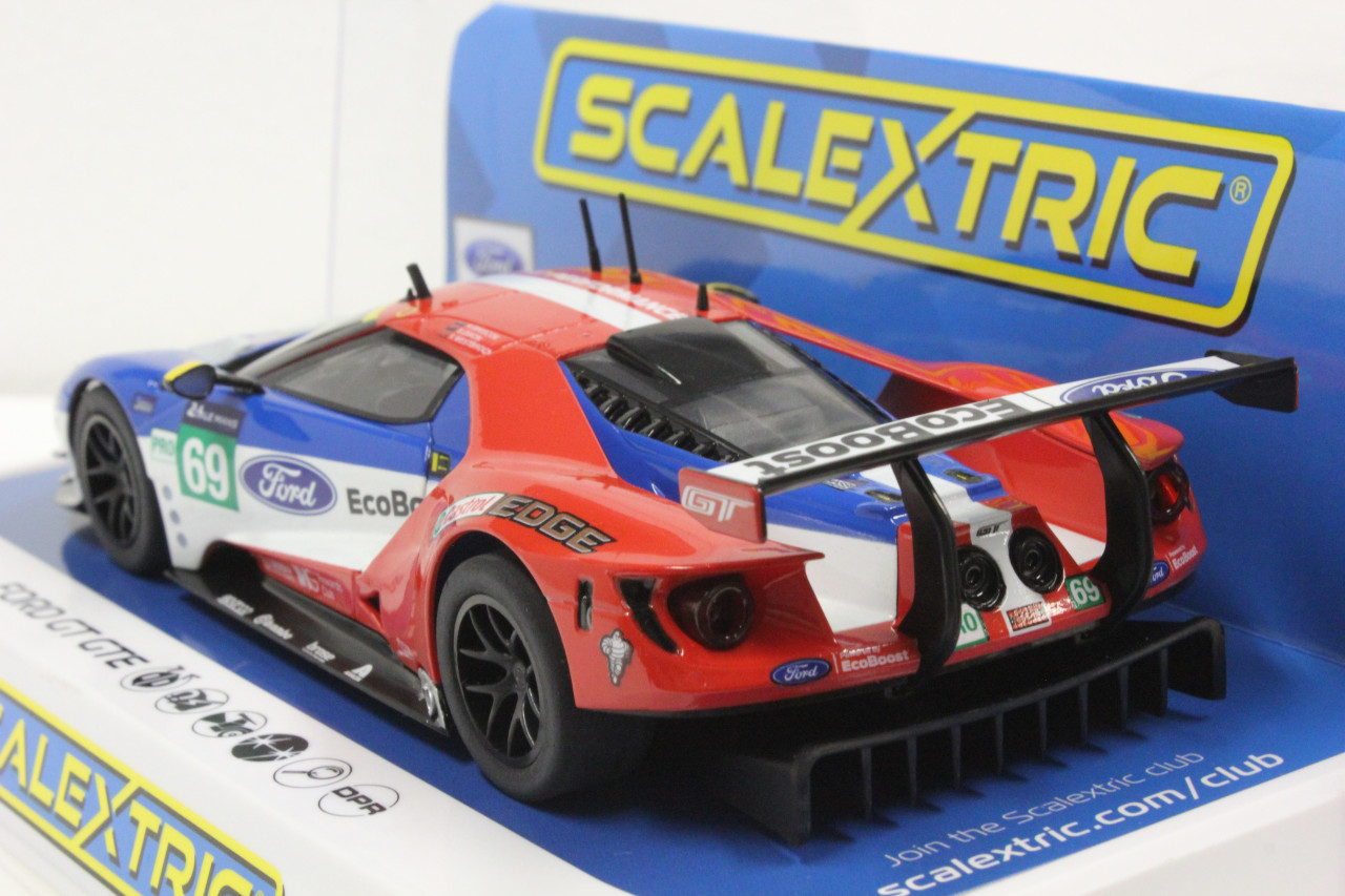 SEC3858 Carrera Digital 132/Scalextric Ford GT GTE Le Mans 2017