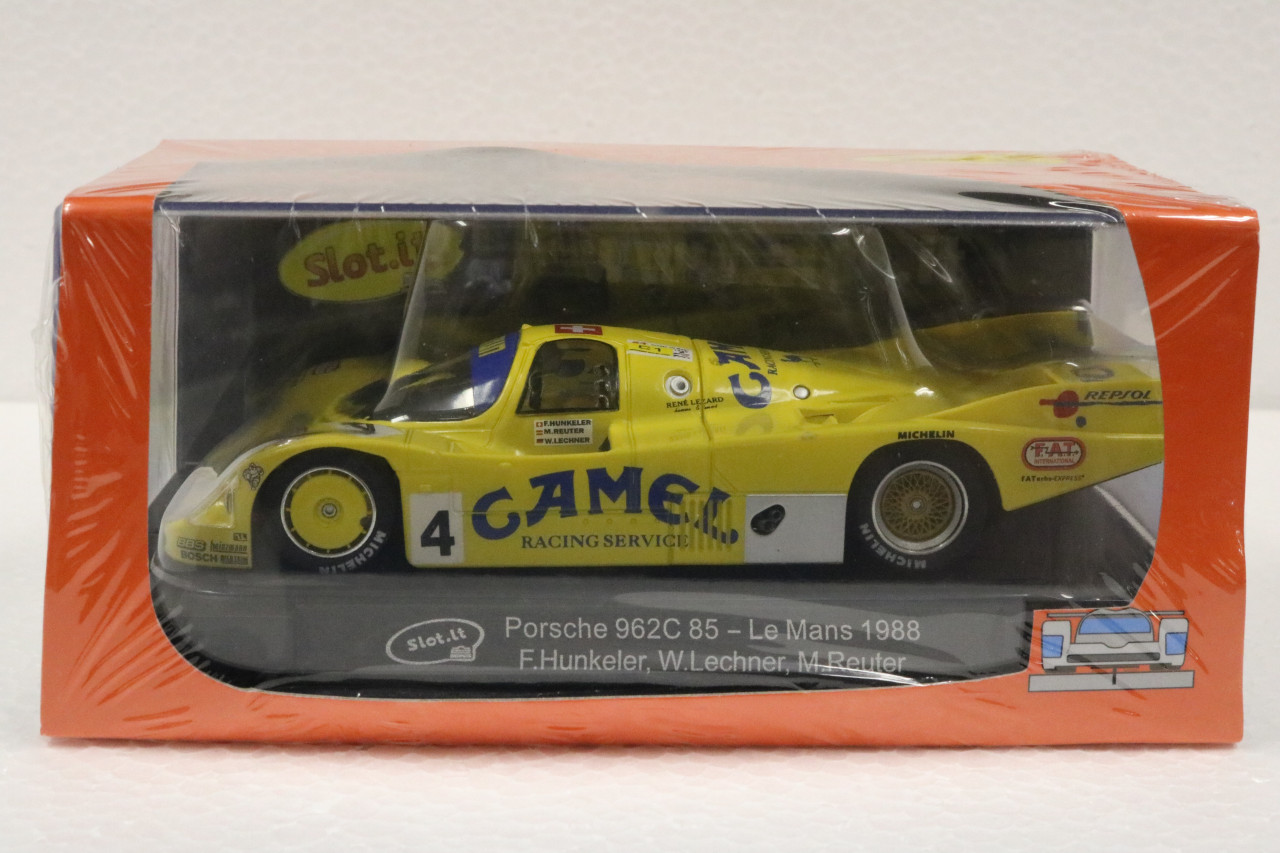 SICA34B Slot.it Porsche 962C 85 24h Le Mans 1988 Camel Racing Service, #4  1:32 Slot Car