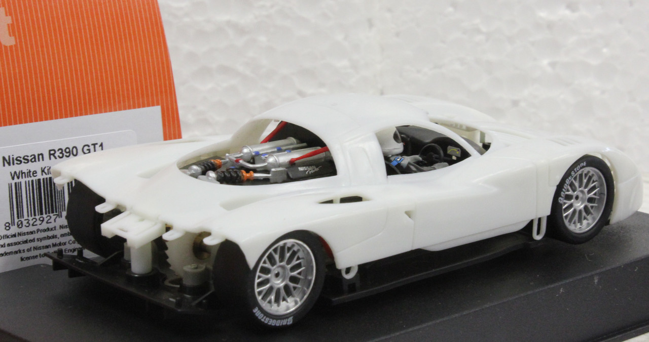 SICA14Z Slot.It Nissan R390 GT1 Long Tail White/Unpainted 1:32