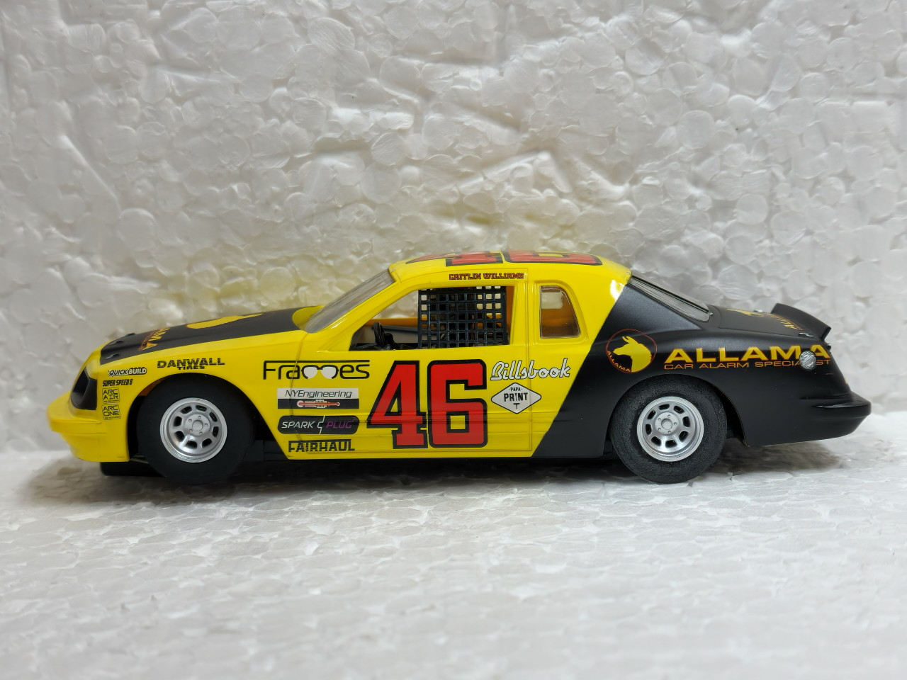 C4088 Scalextric Ford Thunderbird Black & Yellow, #46 1:32 Slot