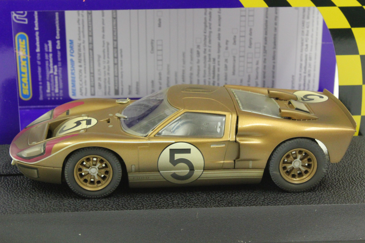 C2465 Scalextric Ford GT MKII Le Mans 1966 Gold Goodwood 