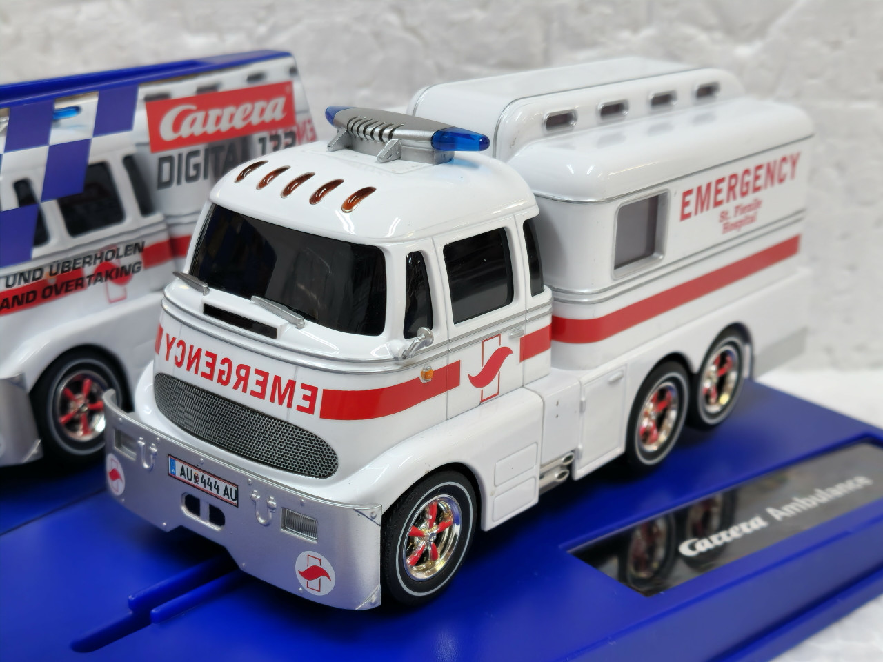 30943 Carrera Digital 132 Carrera Ambulance 1:32 Slot Car