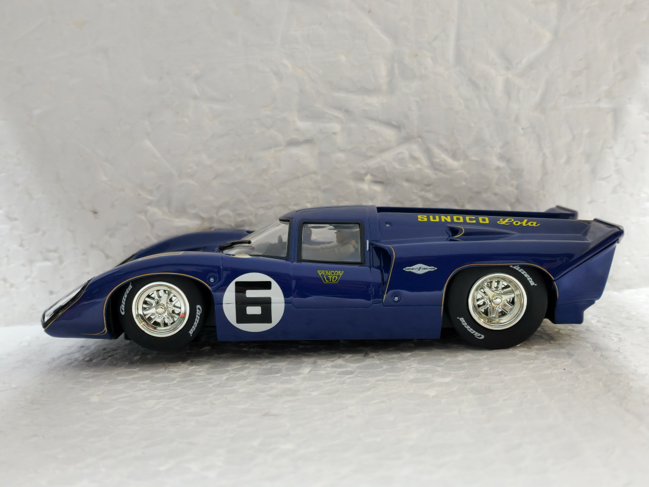 23898 Carrera Digital 124 Lola T70 MKIIIb, #6 1:24 Slot Car w