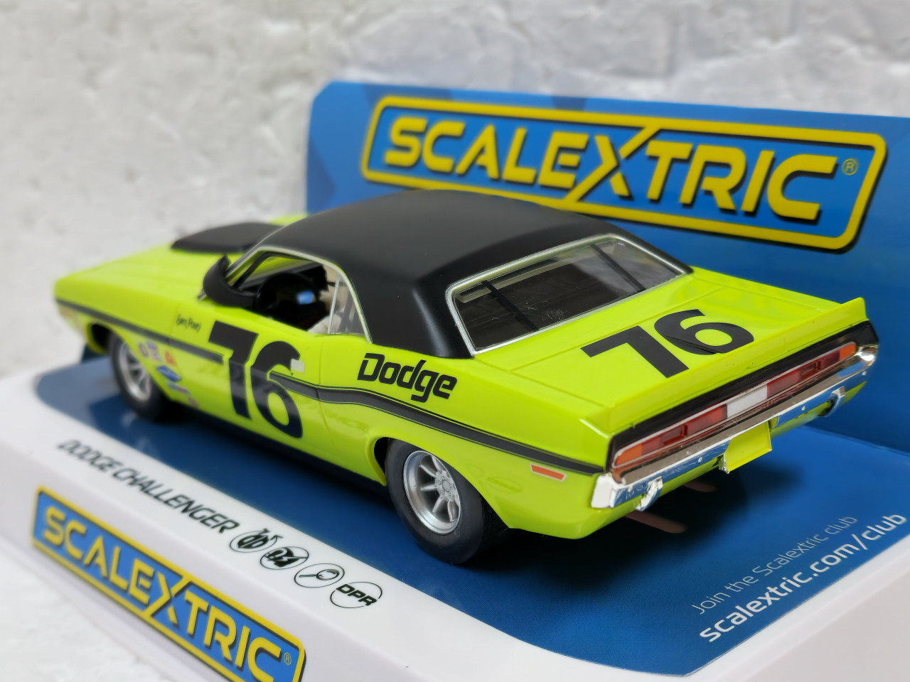 C4164 Scalextric Dodge Challenger - Sam Posey, #76 1:32 Slot Car
