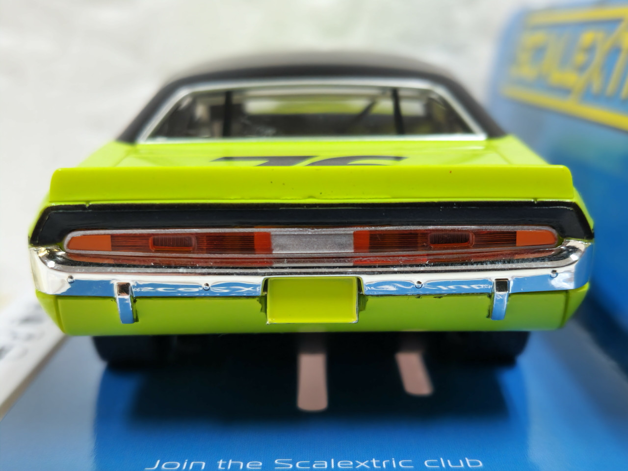 C4164 Scalextric Dodge Challenger - Sam Posey, #76 1:32 Slot Car
