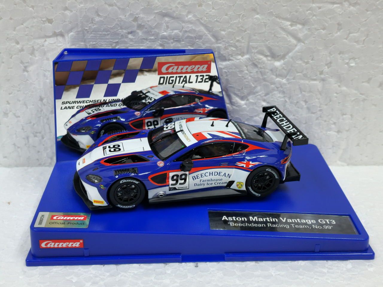 30931 Carrera Digital 132 Aston Martin Vantage GTE Beechdean