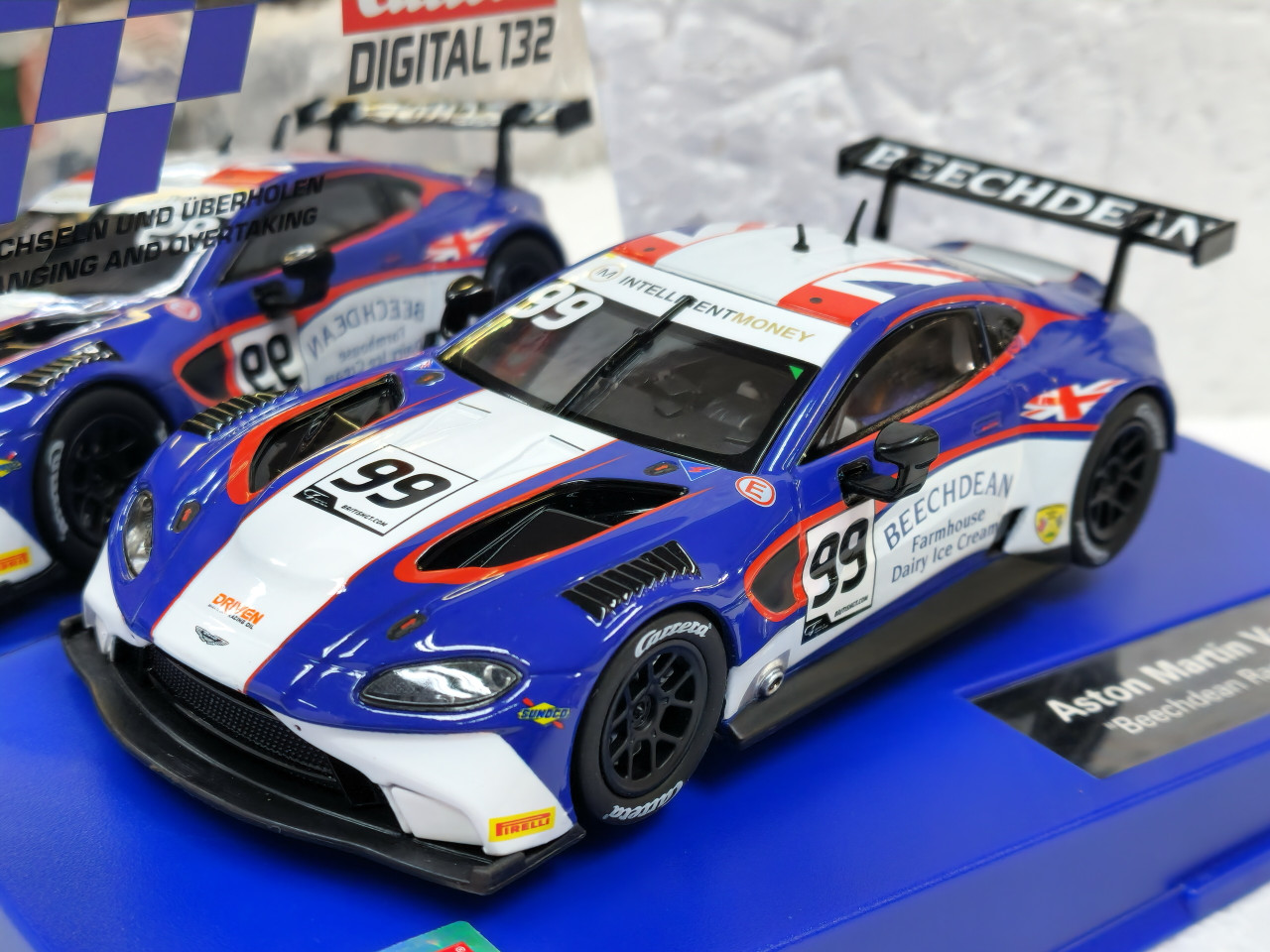 30931 Carrera Digital 132 Aston Martin Vantage GTE Beechdean