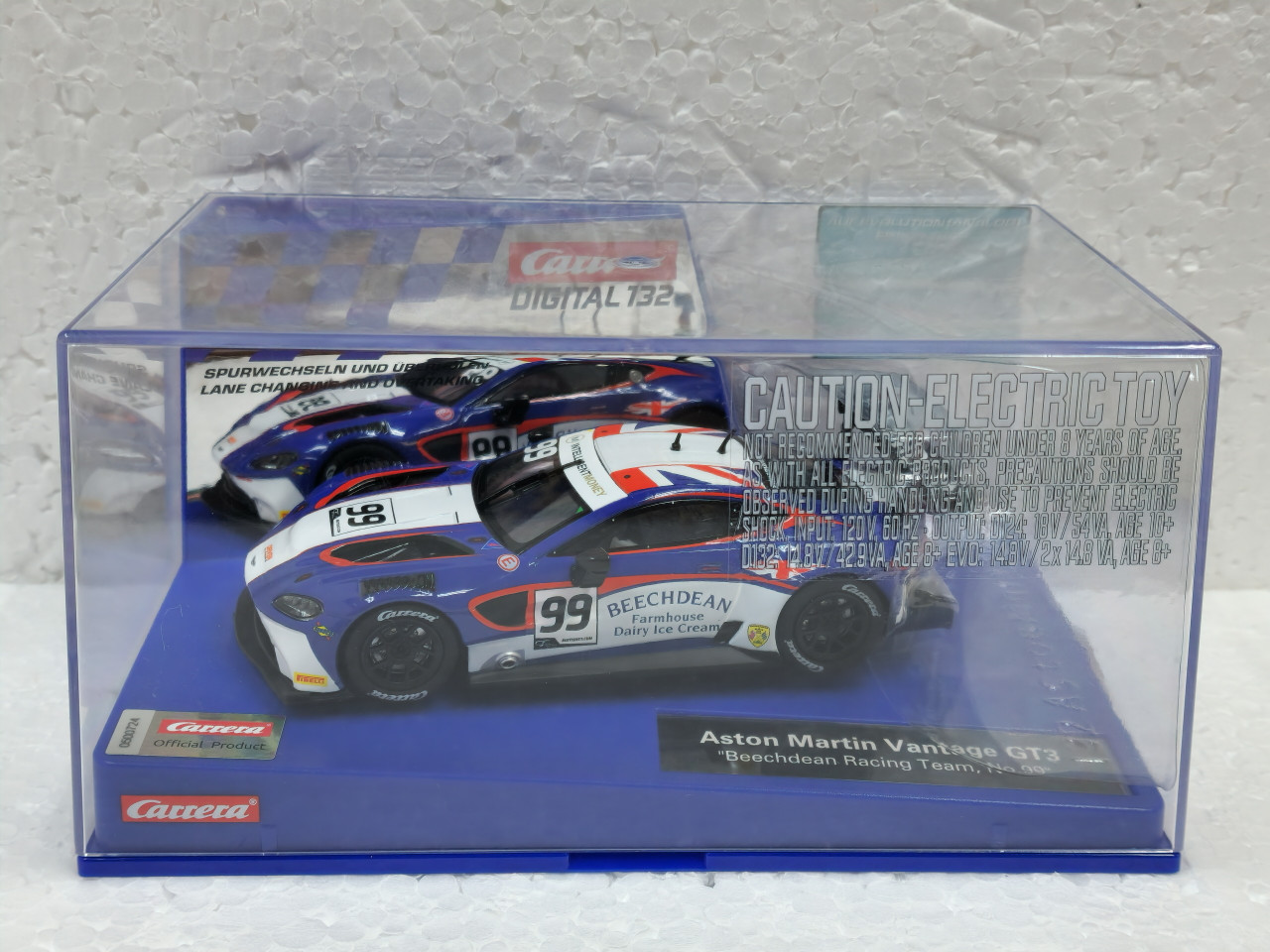 30931 Carrera Digital 132 Aston Martin Vantage GTE Beechdean