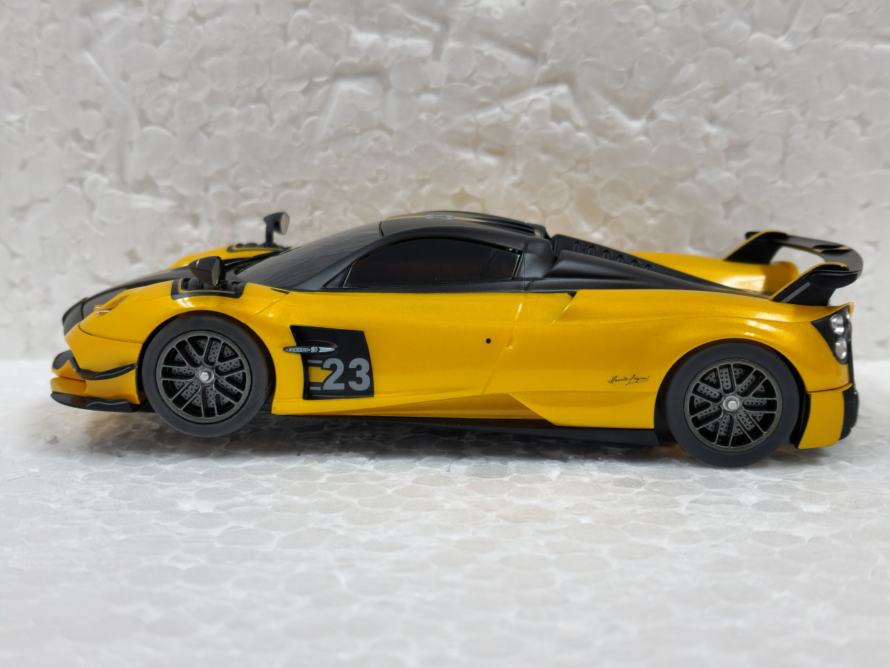 Scalextric C4212 Pagani Huayra Roadster BC voiture jaune 1:32 pour circuit électrique