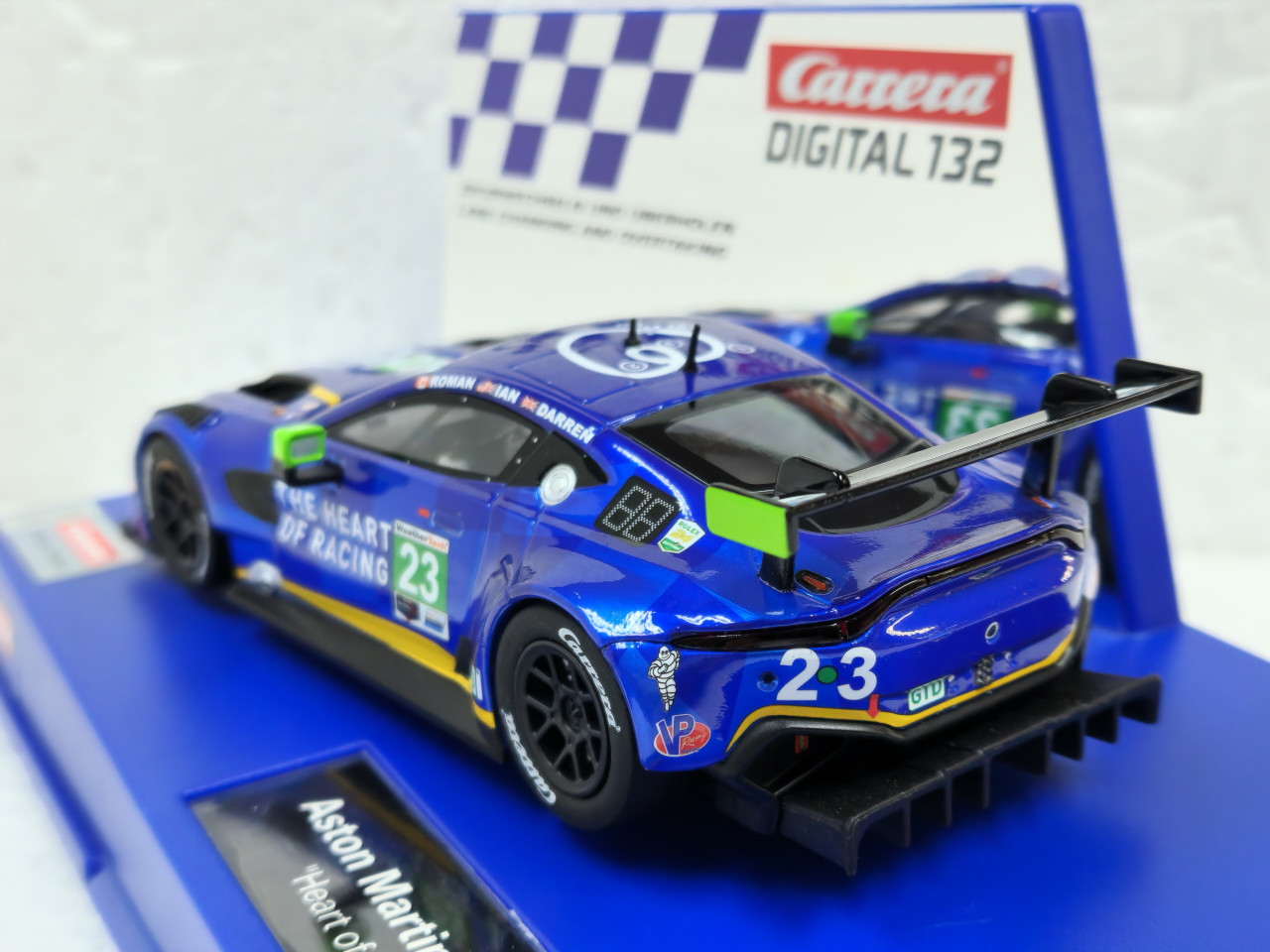 自動車 Aston Martin DB3 Carrera Evolution 1/32 Amazon.com: Carrera 27676 Aston Martin Vantage GT3 Heart of Racing