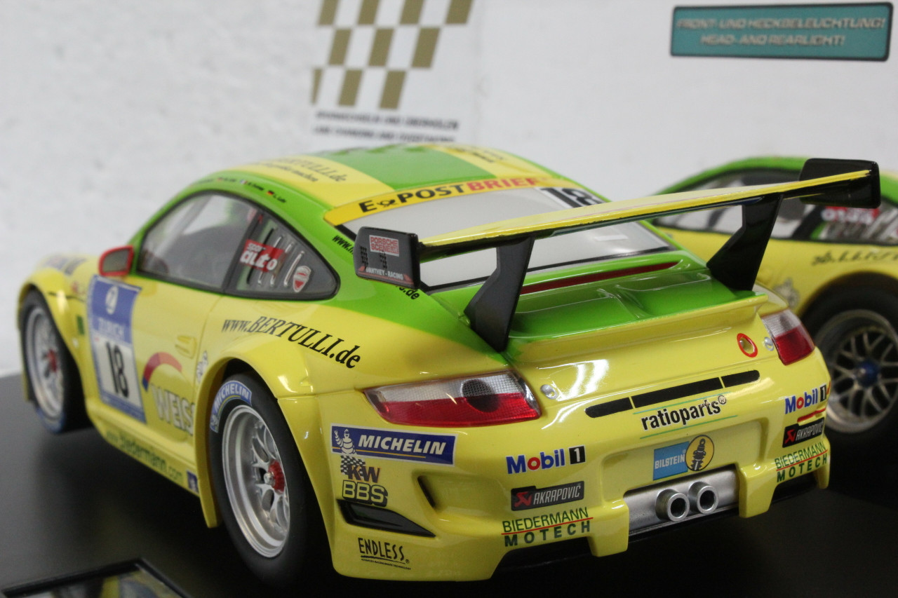 23794 Carrera Digital 124 Porsche GT3 RSR Manthey Racing, #18 1:24