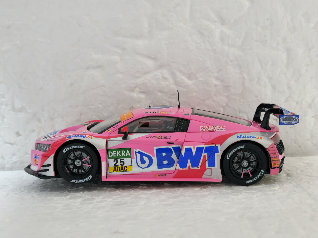 Scalextric Audi R8 LMS – BWT – Voiture Slot Échelle 1:32 – Design Réaliste – Circuit De Course