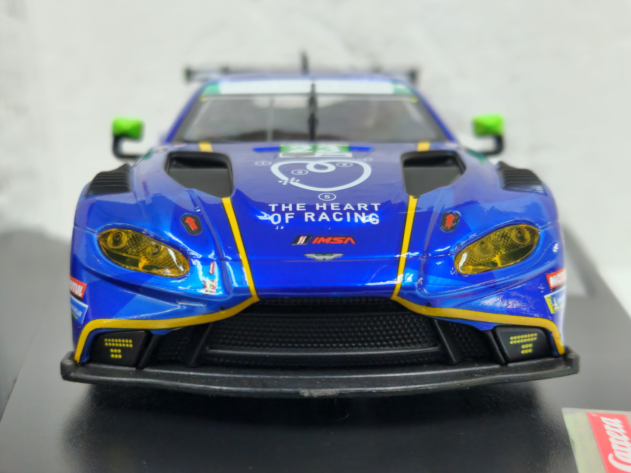 27676 Carrera Evolution Aston Martin Vantage GT3 Heart of Racing