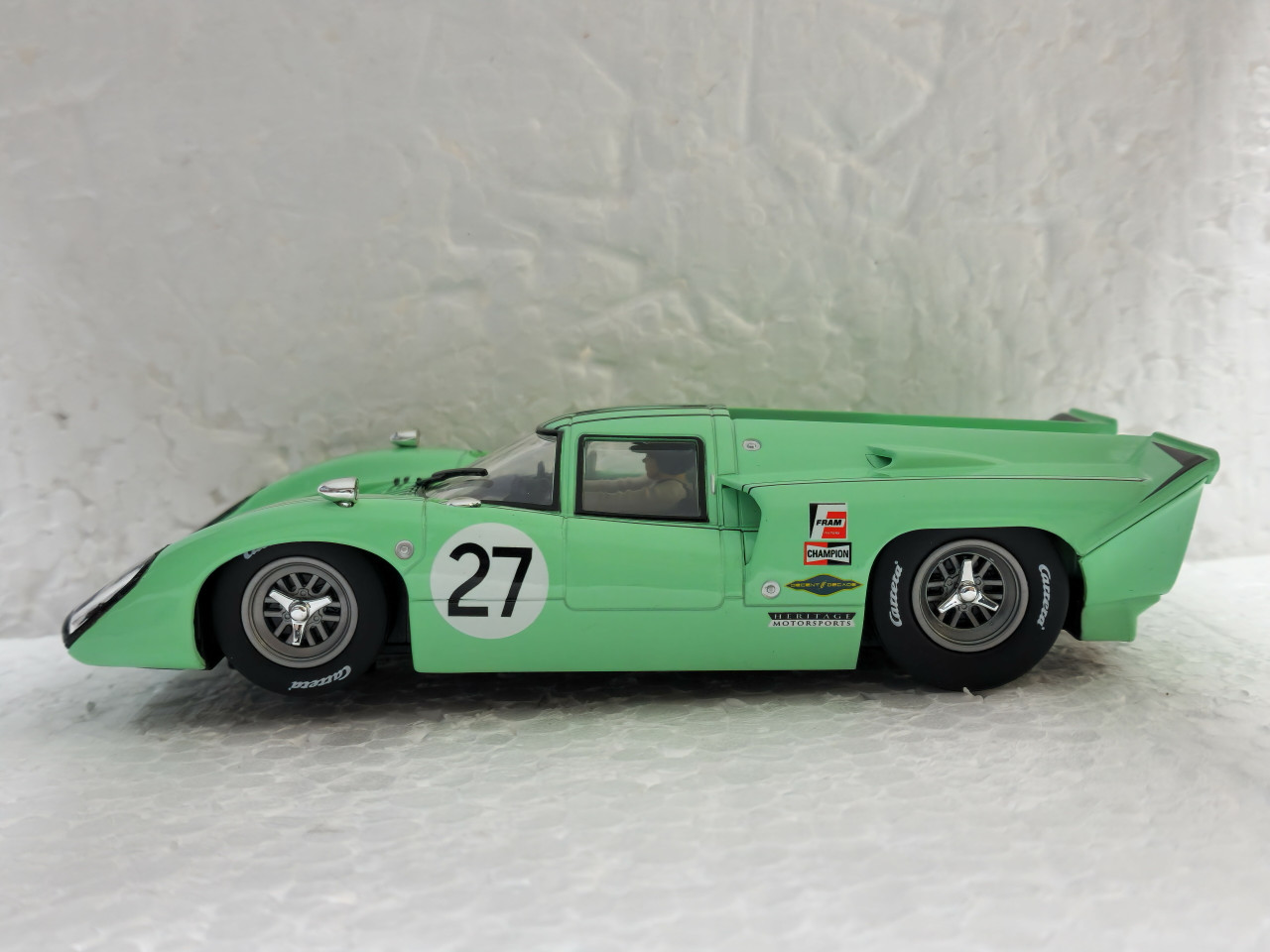 23938 Carrera Digital 124 Lola T70 MKIIIb, #27 1:24 Slot Car