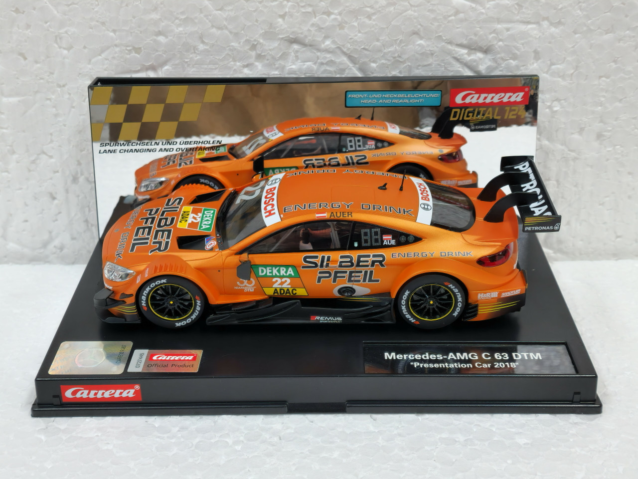 23934 Carrera Digital 124 Mercedes AMG C63 DTM L. Auer #22 1:24