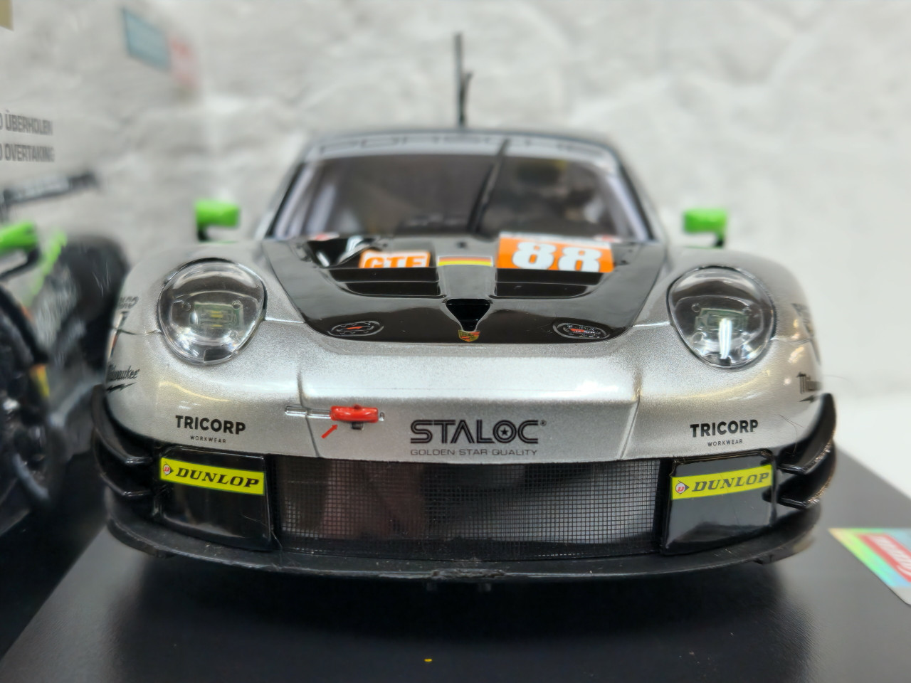 23930 Carrera Digital 124 Porsche 911 RSR Proton, #88 1:24 Slot