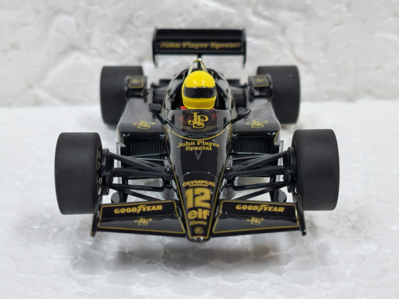 C4234 Scalextric Lotus 97T Portuguese GP 1985 Ayrton Senna 1:32