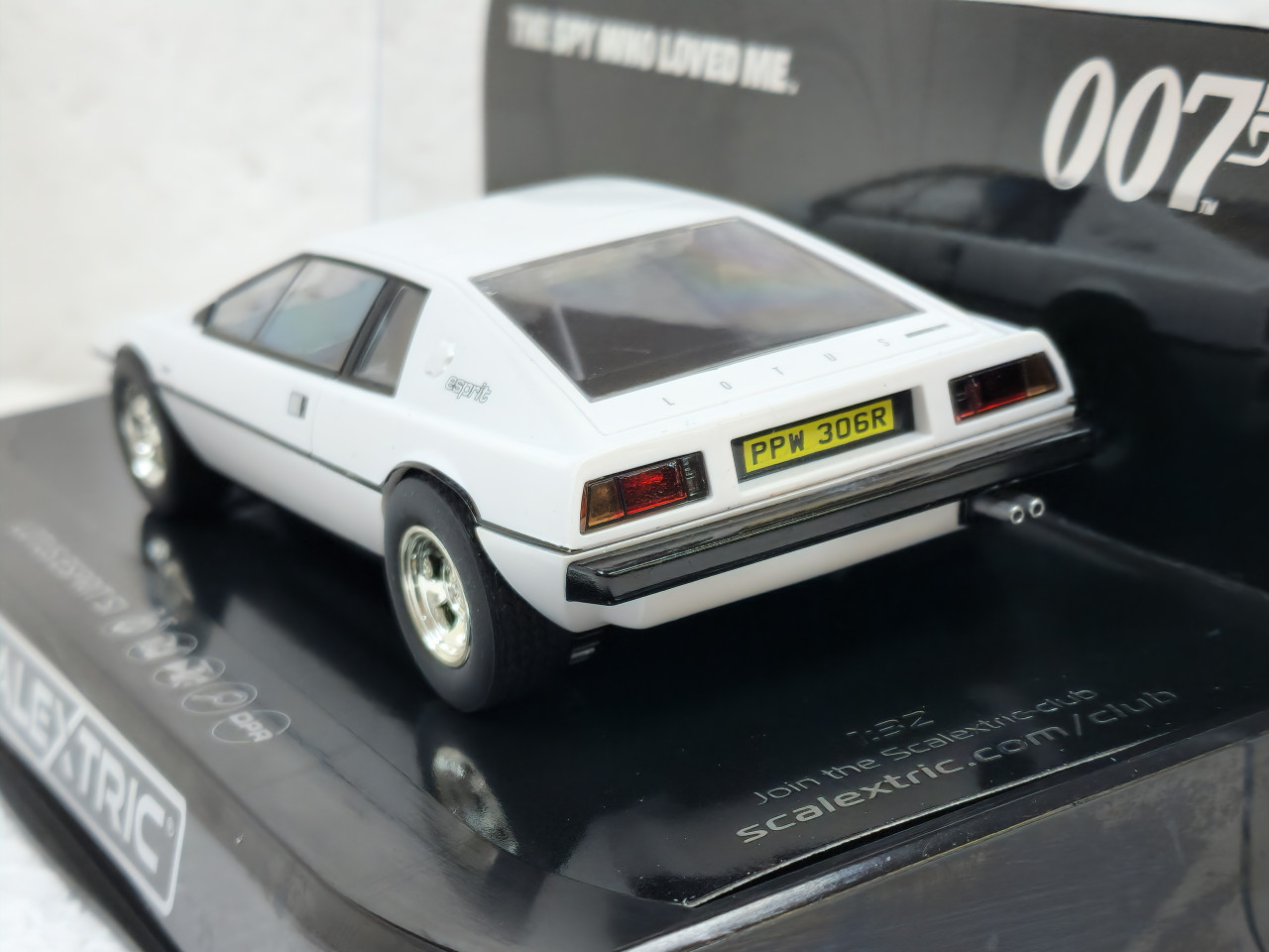 C4229 Scalextric James Bond Lotus Esprit S1 The Spy Who Loved Me 1