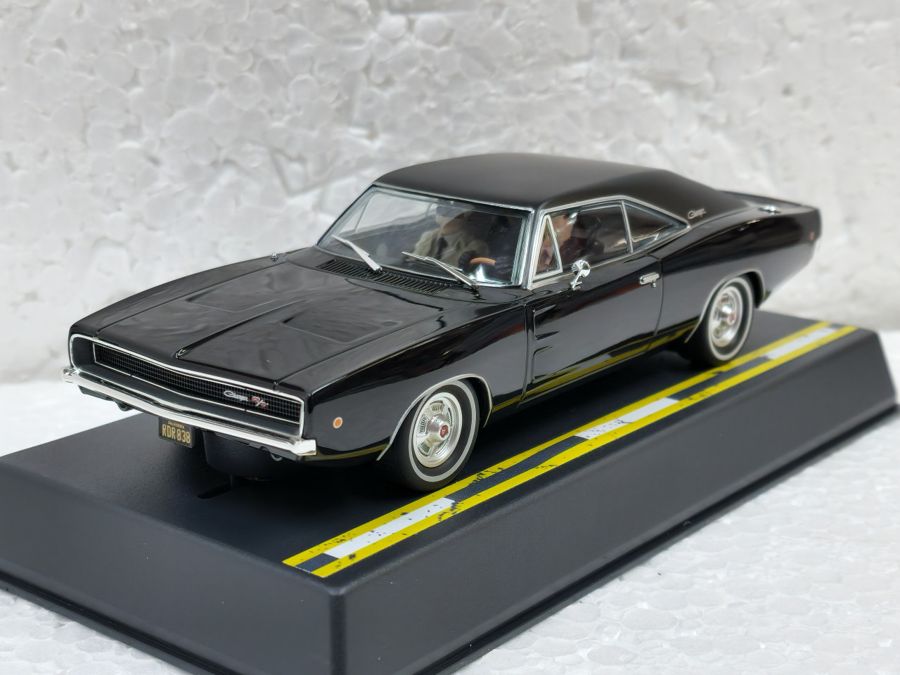 P126 Pioneer 1968 Dodge Charger R/T 440 Assassins Bullitt 1:32