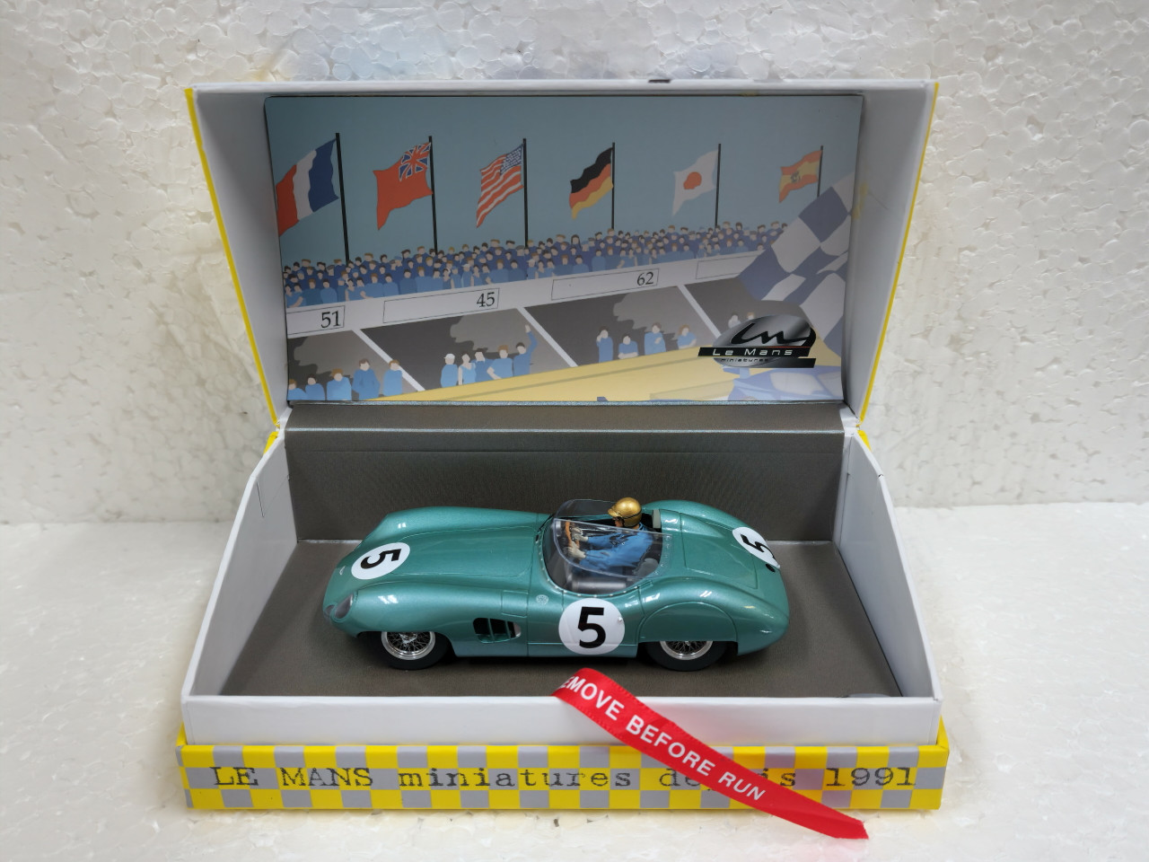 132093/5M Le Mans Miniatures Aston Martin DBR1 Le Mans 1959 Winner, #5 1:32  Slot Car