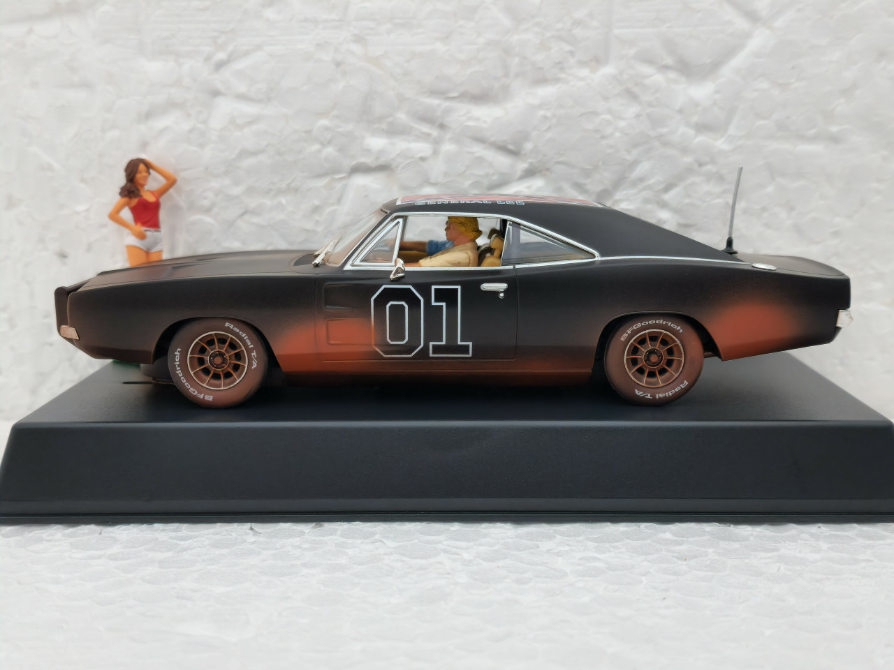 Pioneer P158 The General Lee '69 Dodge Charger - Dukes of Hazzard - Dirt  Road Dukes, 01 1:32 Slot Car