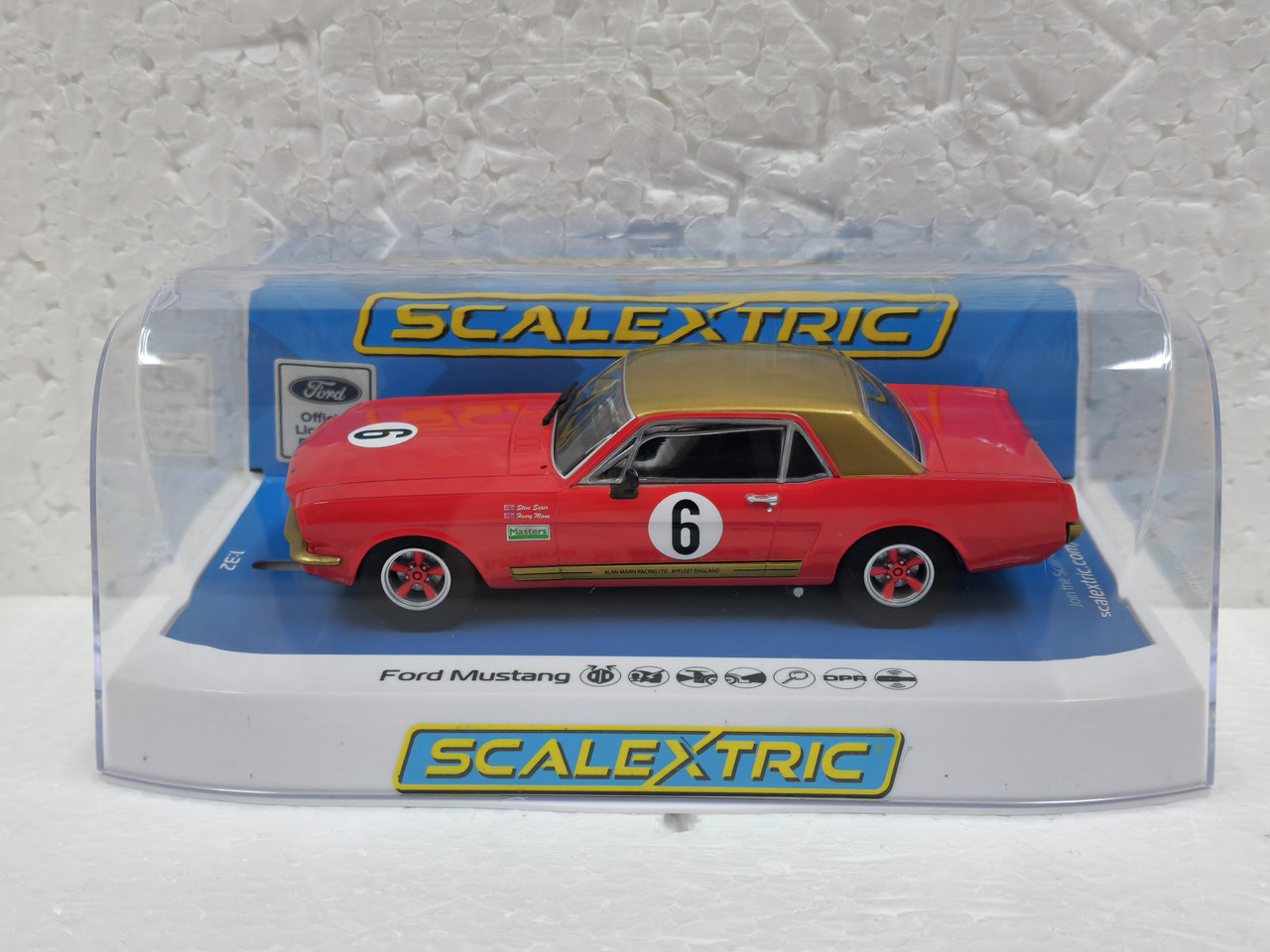 C4339 Scalextric Ford Mustang Alan Mann Racing, #6 1:32 Slot Car