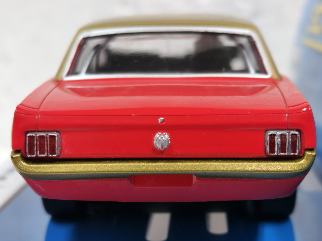 C4339 Scalextric Ford Mustang Alan Mann Racing, #6 1:32 Slot Car