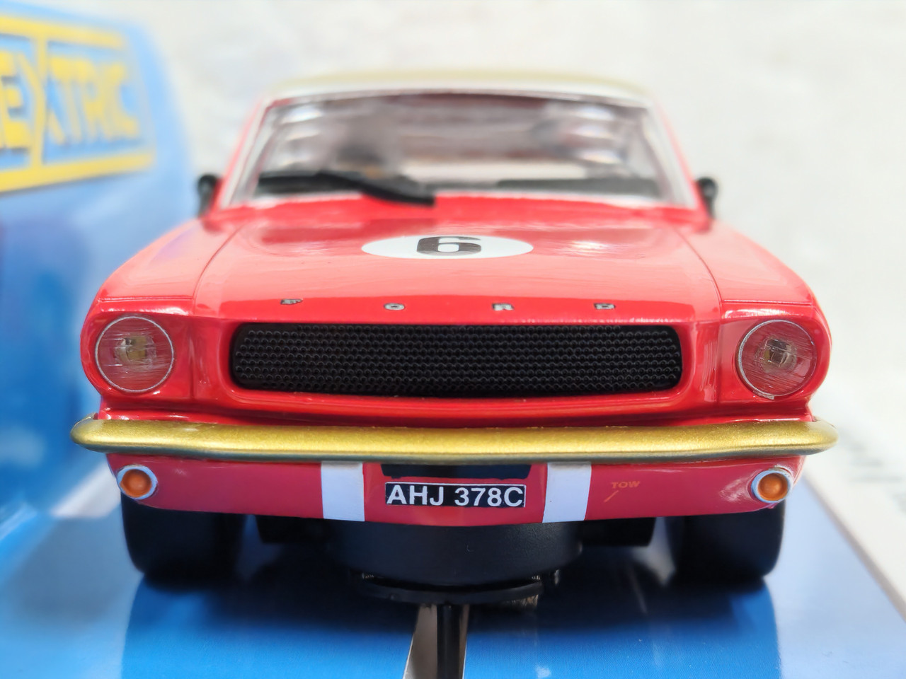 C4339 Scalextric Ford Mustang Alan Mann Racing, #6 1:32 Slot Car