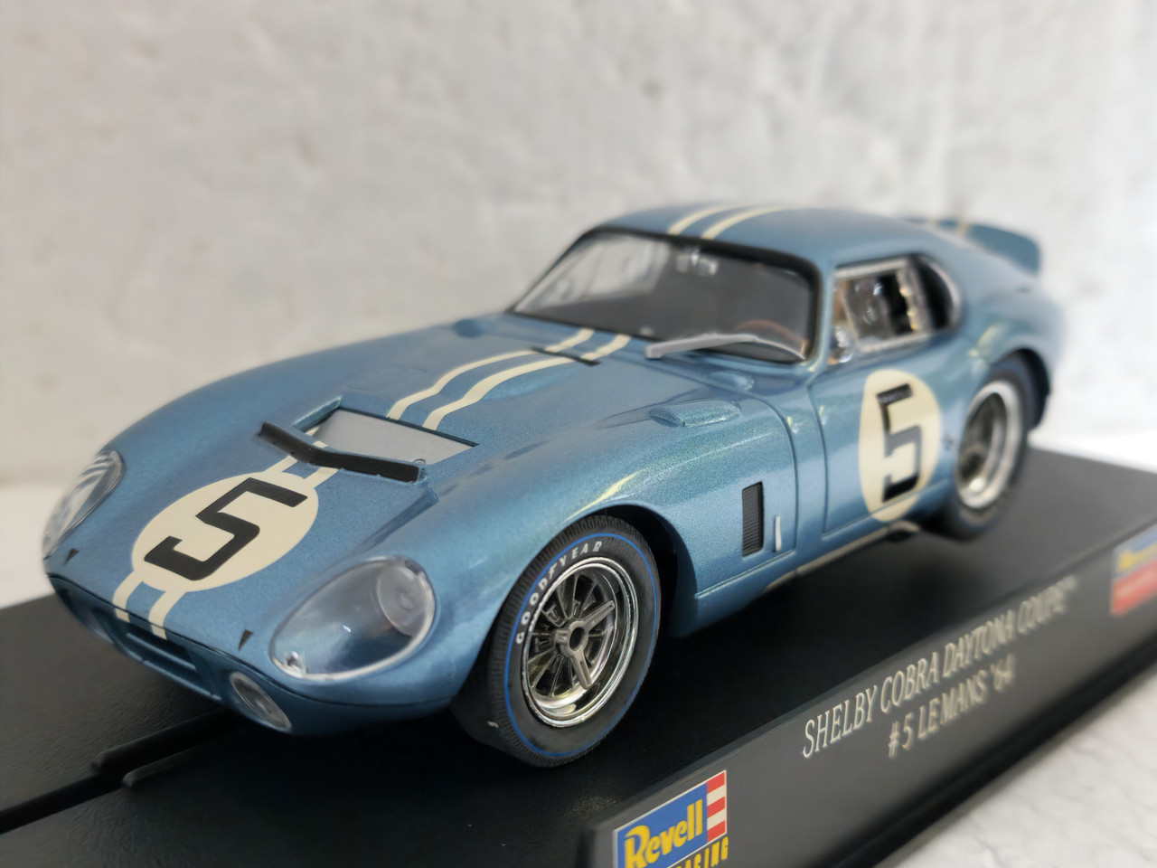 8351/4850 Revell Monogram Shelby Cobra Daytona Coupe Dan Gurney 