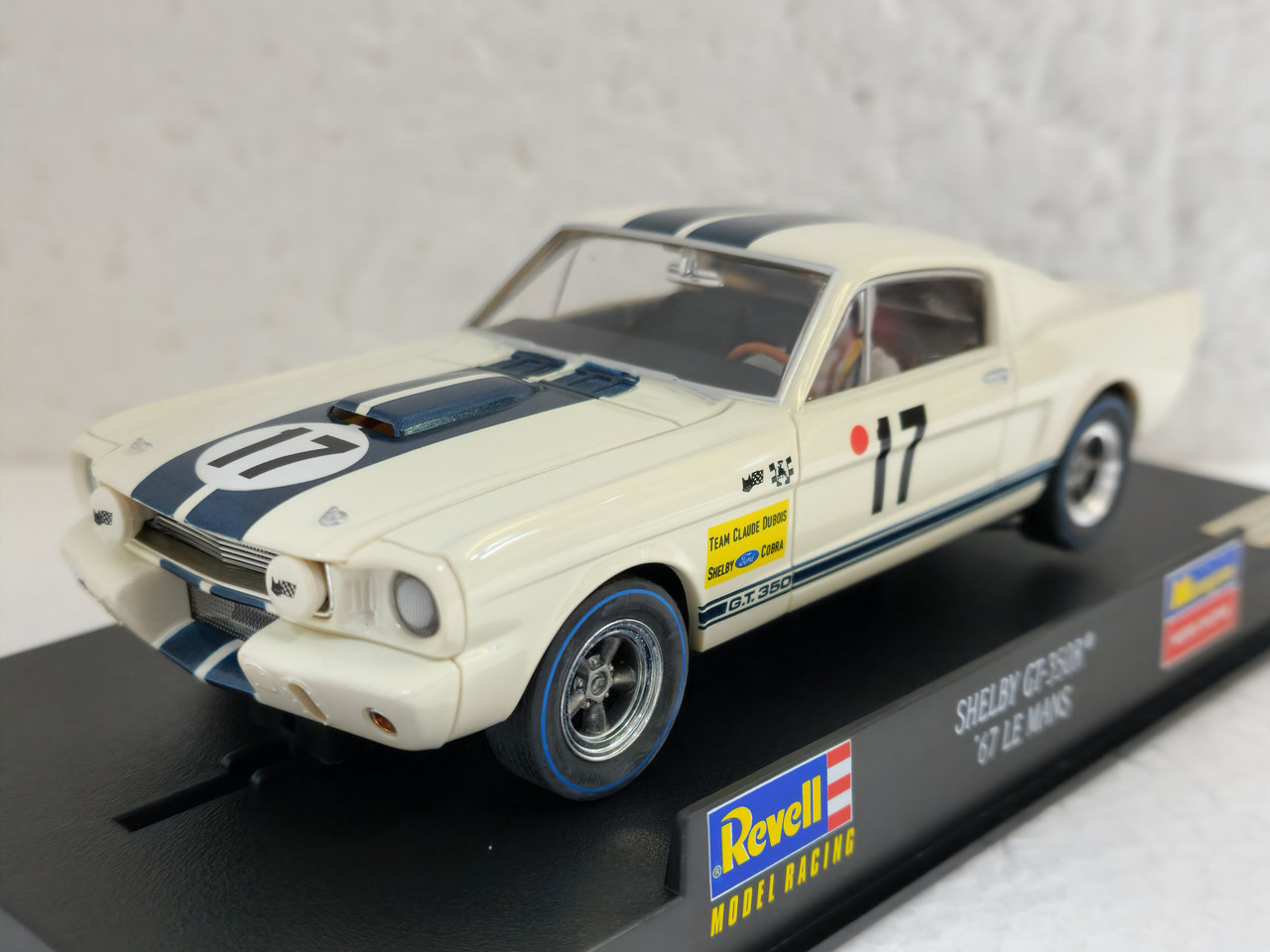 超人気Revell Monogram 1/32 Shelby Cobra Daytona Coupe Sebring \'65(画像参照：箱は薄い透視紙で覆われ開封。新品です） 車体