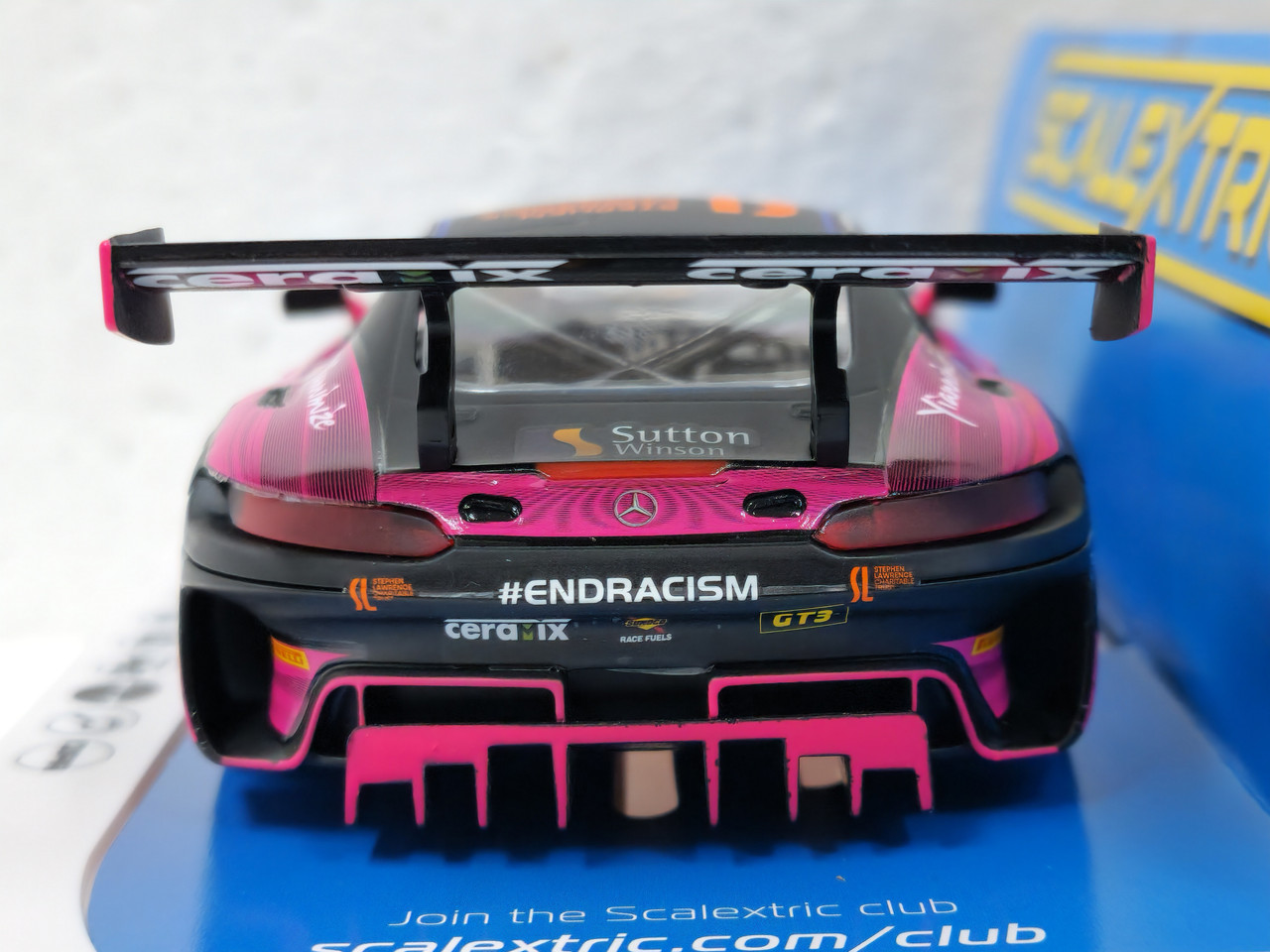 Scalextric C4242 Mercedes AMG GT3 – British GT 2020 Modell, Schwarz/rosa, Maßstab 1:32, Slotcar Für Rennstrecken