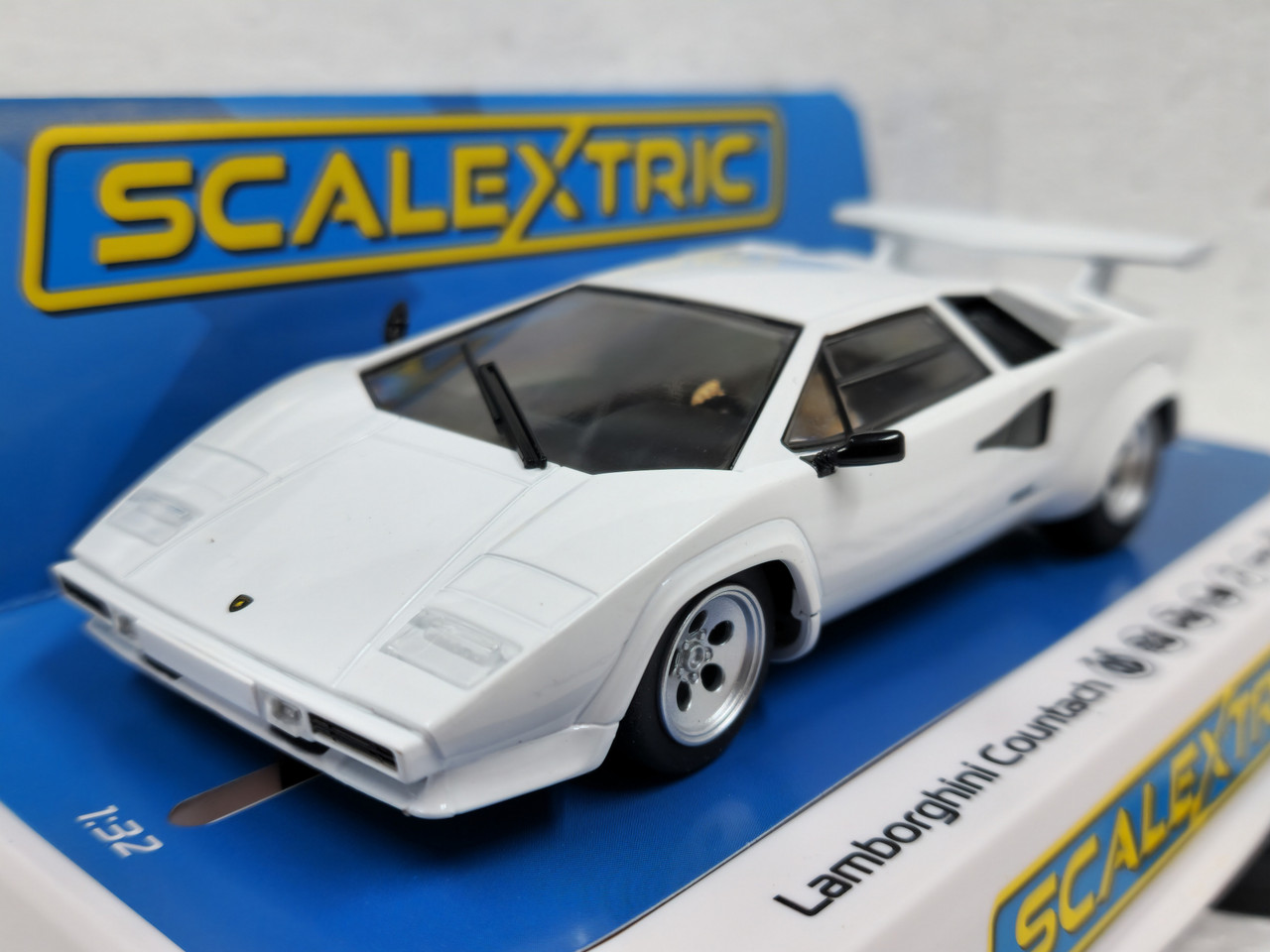 C4336 Scalextric Lamborghini Countach - White 1:32 Slot Car *DPR