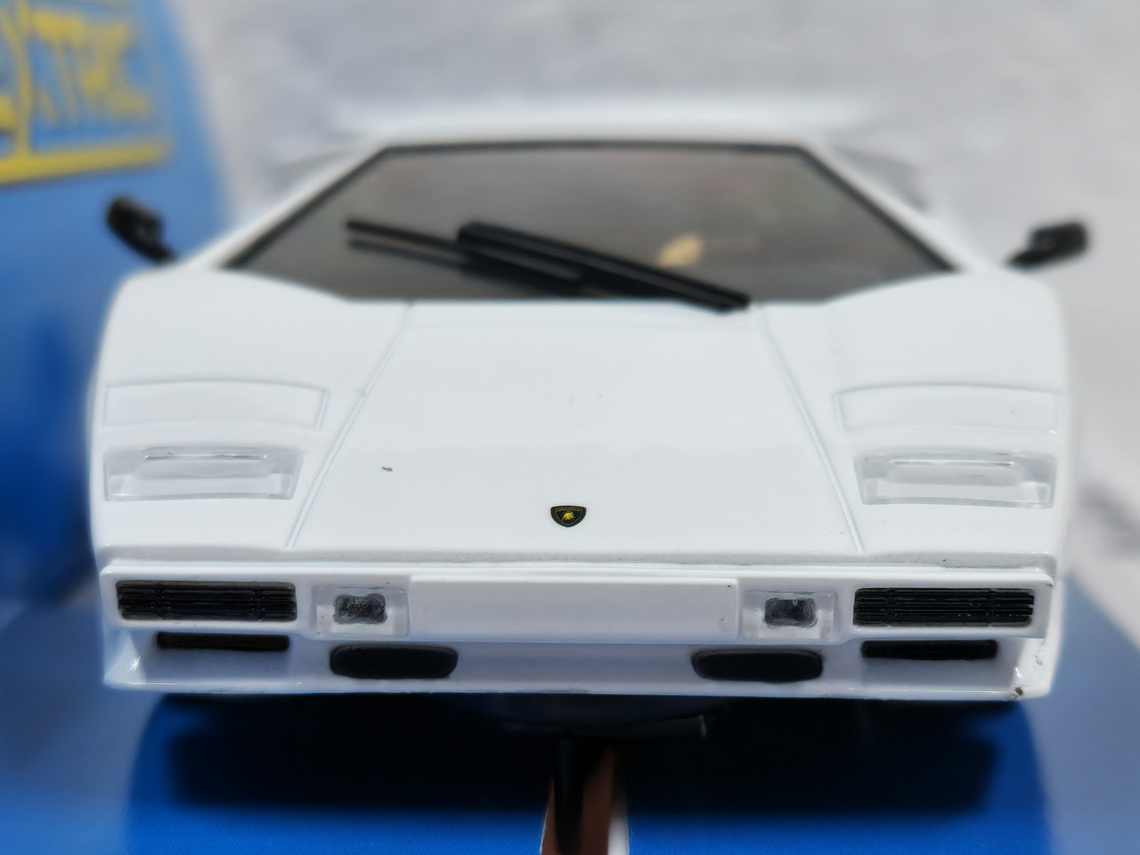 C4336 Scalextric Lamborghini Countach - White 1:32 Slot Car *DPR