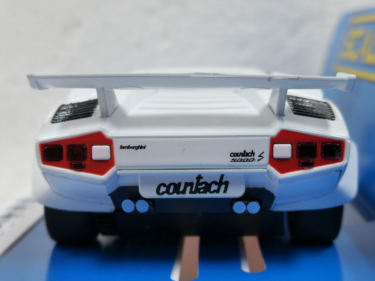 C4336 Scalextric Lamborghini Countach - White 1:32 Slot Car *DPR