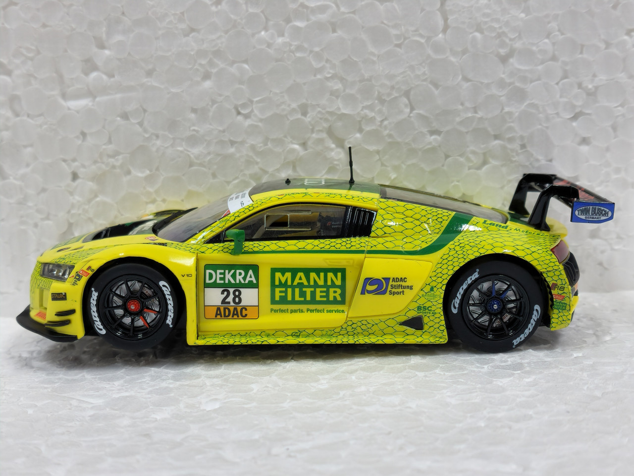 31027 Carrera Digital 132 Audi R8 LMS GT3 Mann- Filter Land Motorsport, #28  1:32 Slot Car