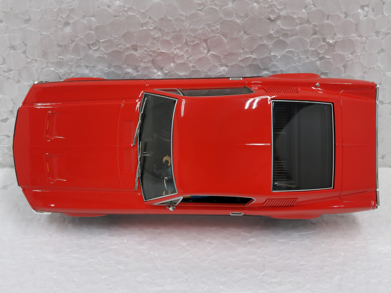 Route 66 1:18 – Ford Mustang Mach 1 1970 – Verte – Édition Limitée – Présentoir Inclus