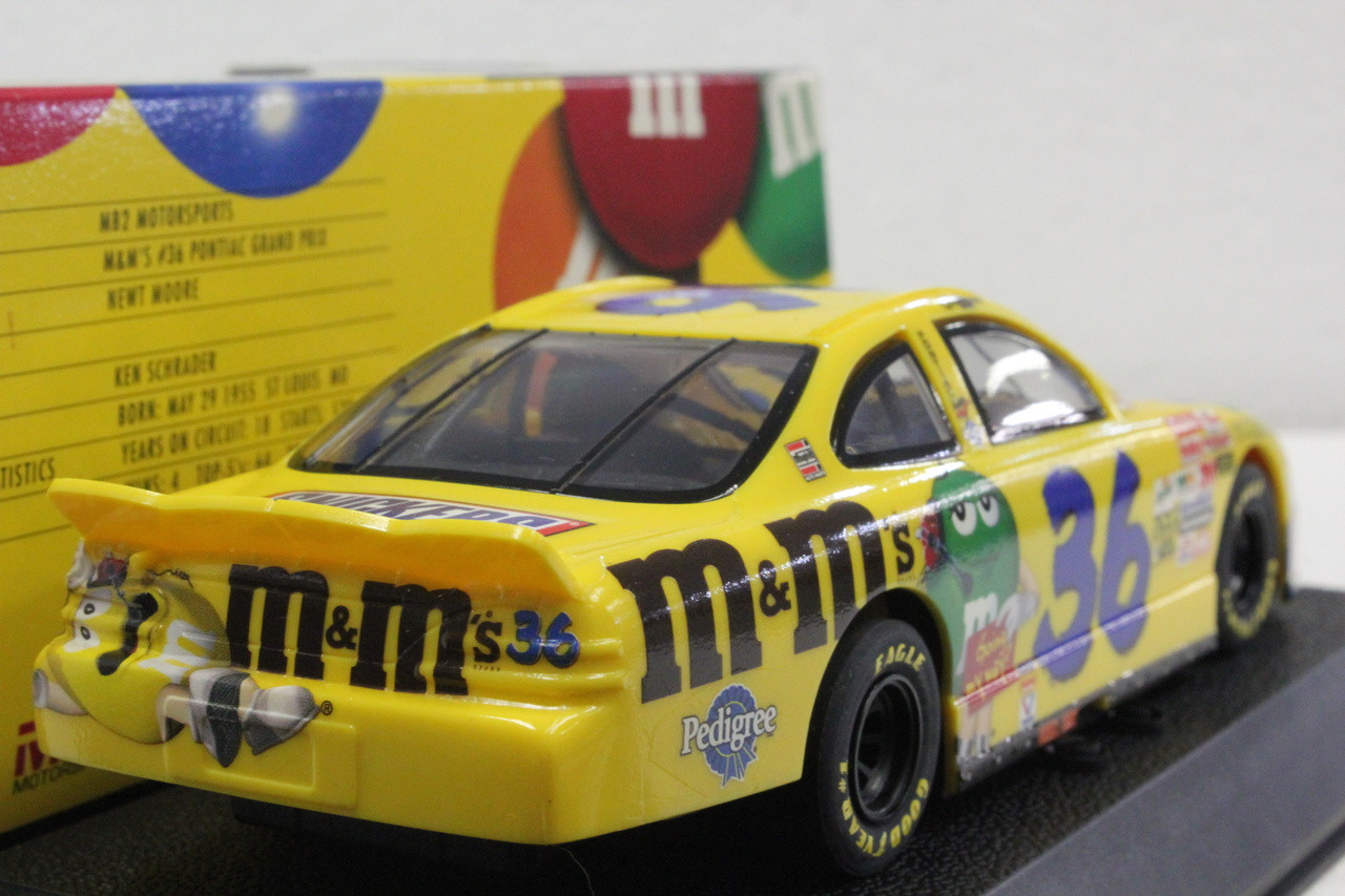 M&M's クラシックカー フィギュア JadaTOYS 1/24 M&M'S 1956 CADILLAC ELDORADO w/BLUE FIGURE