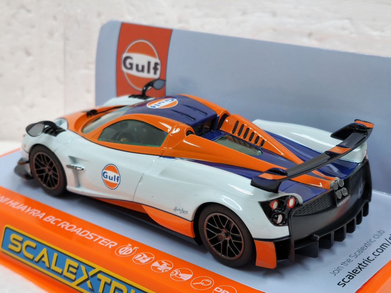 Scalextric Pagani Huayra BC Roadster Gulf Edition - C4335