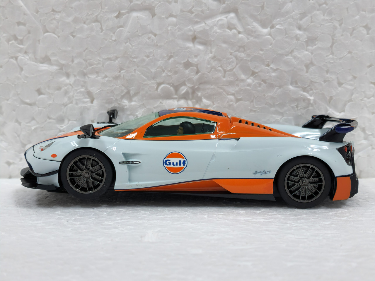 Scalextric C4034 Ford GT GTE Gulf Edition, #19 1/32 Slot Car *DPR*