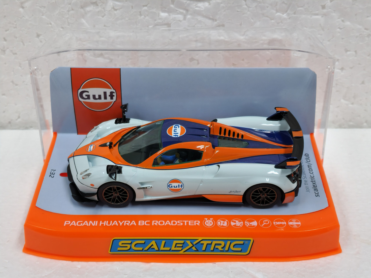 C4335 Scalextric Pagani Huayra BC Roadster - Gulf Edition 1:32