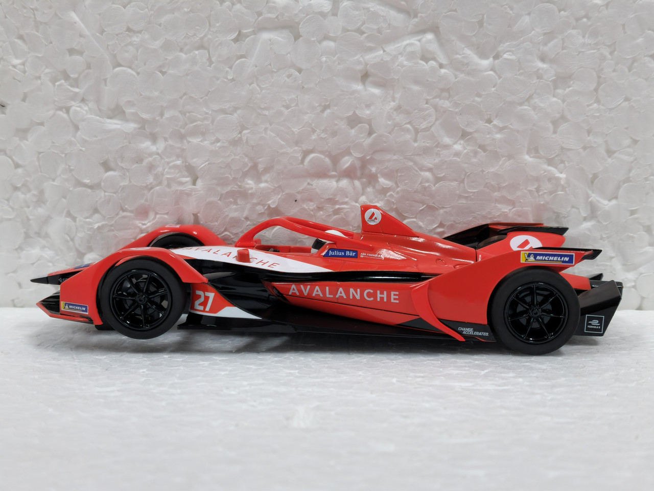 C4315 Scalextric Formula E - Avalanche Andretti - Season 8 - Jake