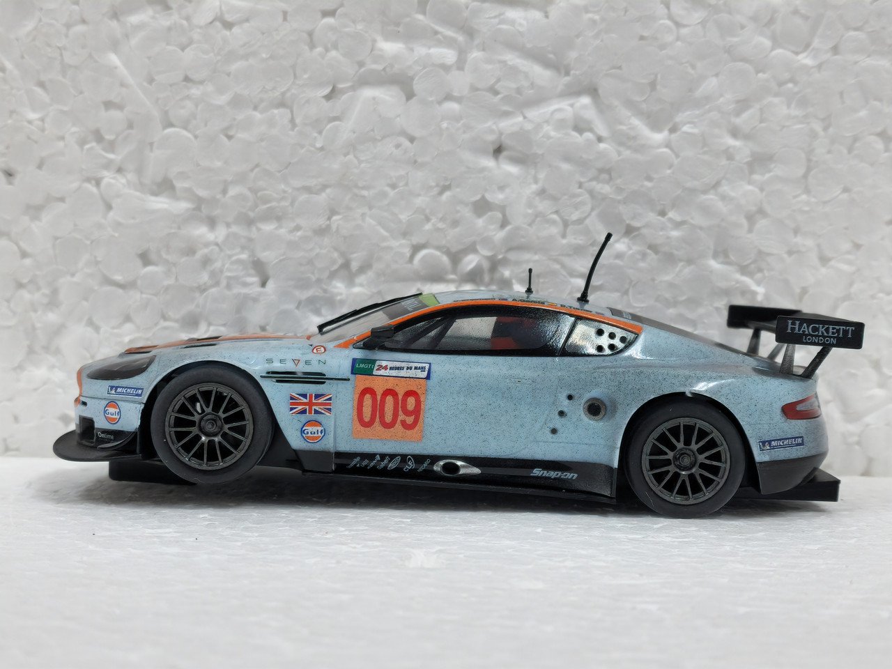 C4316 Scalextric Aston Martin GT3 DBR9 Gulf Edition - ROFGO Dirty