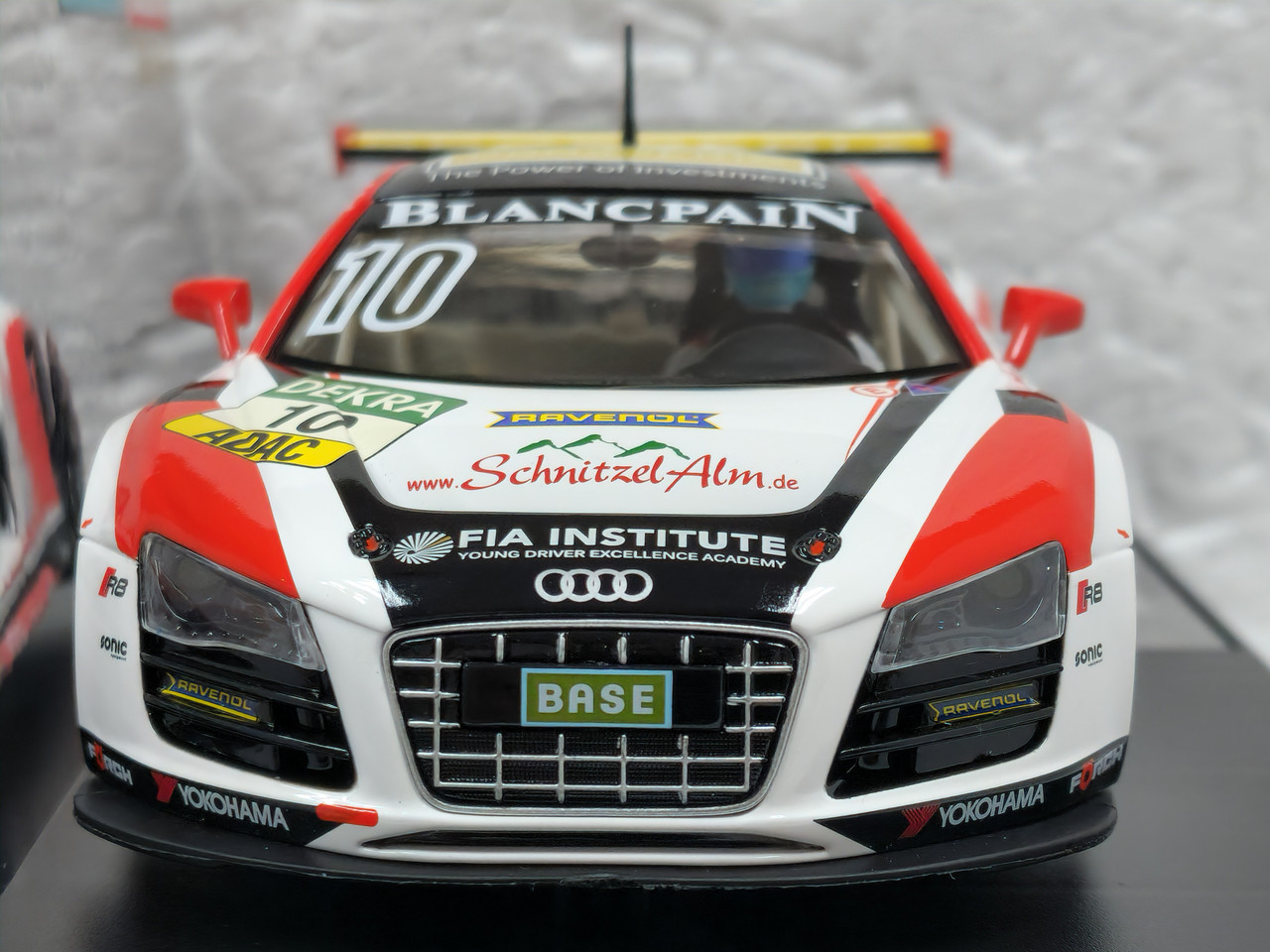 23808 Carrera Digital 124 Audi R8 LMS, #10 1:24 Slot Car - Great