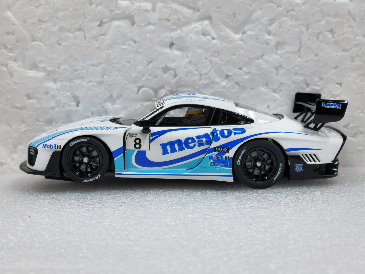 30963 Carrera Digital 132 Porsche 935 /19 GT2 Mentos, #8 1:32 Slot